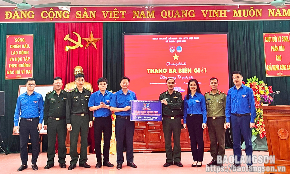 Hội Liên hiệp Thanh niên tỉnh Lạng Sơn và Hà Nam tổ chức chương trình “Tháng Ba biên giới” tại huyện Đình