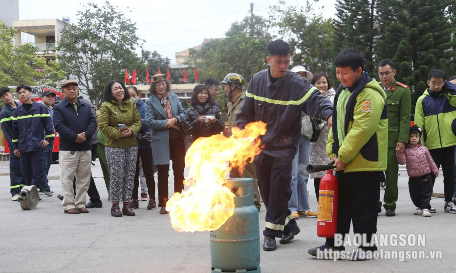 Trải nghiệm thực hành: Giải pháp nâng cao kỹ năng phòng cháy, chữa cháy cho người dân