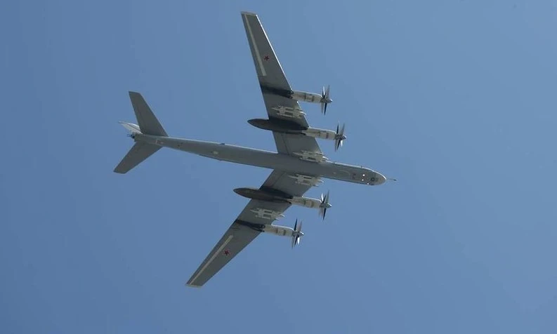 Máy bay ném bom chiến lược Tu-95MS Nga tuần tra trên Biển Barents