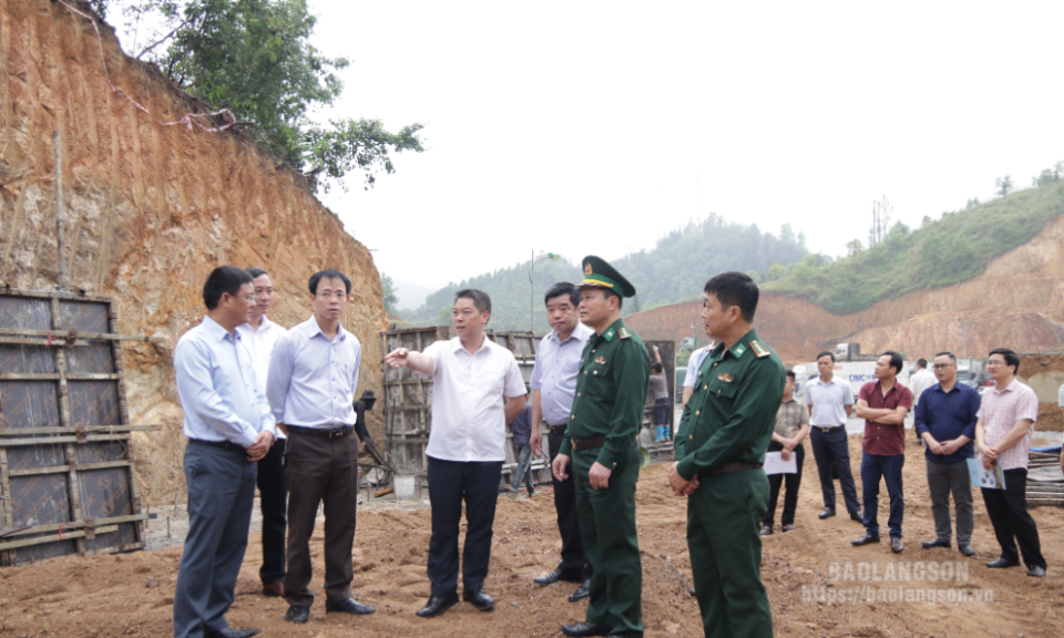 Lãnh đạo UBND tỉnh kiểm tra dự án mở rộng đường vận chuyển hàng hóa khu vực Cửa khẩu Quốc tế Hữu Nghị