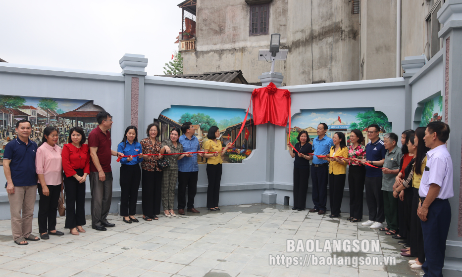 Khánh thành công trình “Vẽ tranh bích họa” tại phường Hoàng Văn Thụ