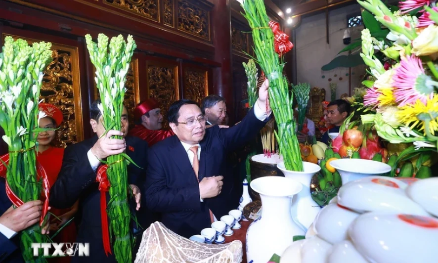 Thủ tướng dự Quốc Giỗ, dâng hương tưởng niệm các Vua Hùng tại đền Hùng