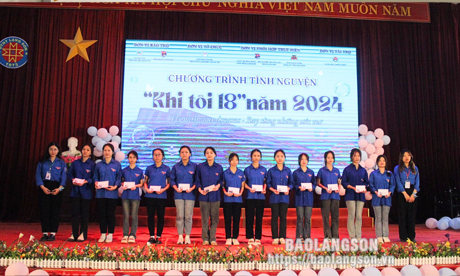 Nhiều hoạt động thiện nguyện ý nghĩa tại Chương trình “Khi tôi 18” năm 2024