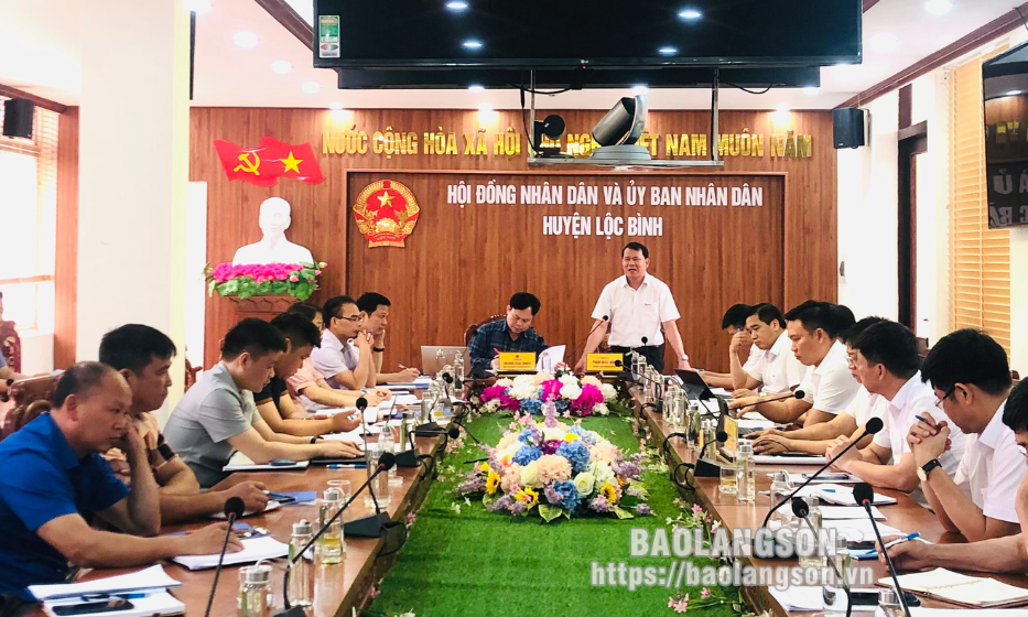 UBND huyện Lộc Bình và Công ty Điện lực Lạng Sơn bàn về giải pháp đảm bảo cung cấp điện