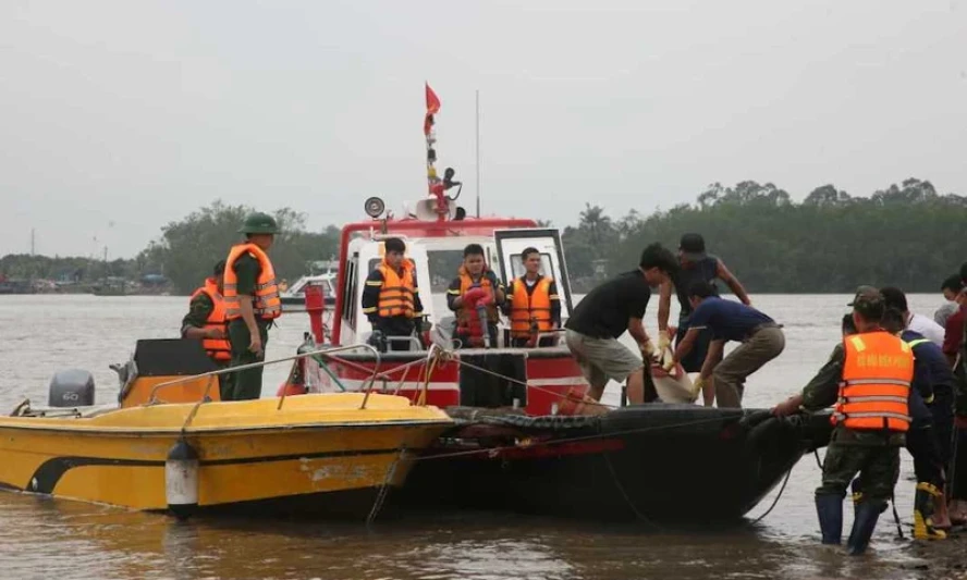 Đã tìm thấy 2 nạn nhân trong vụ chìm thuyền trên sông Chanh