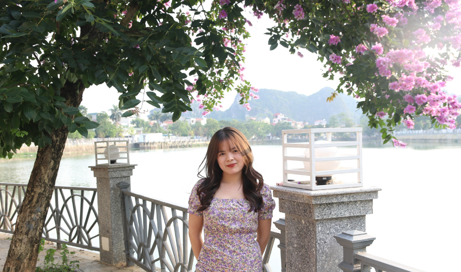 Với vẻ đẹp lung linh, thơ mộng, khuôn viên Hồ Phai Loạn, phường Tam Thanh, nơi trồng nhiều cây hoa bằng lăng đã trở thành địa điểm thu hút nhiều du khách trong và ngoài tỉnh đến tham quan, chụp ảnh lưu niệm, đặc biệt là các bạn trẻ. 