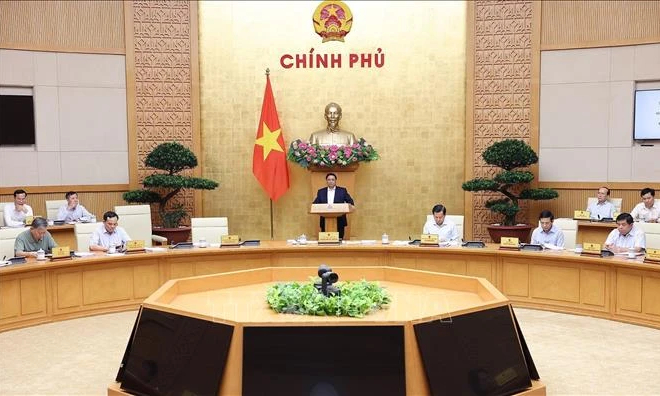 越南政府总理范明政主持召开4月份政府例行会议