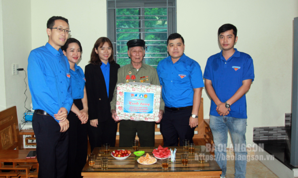 đoàn Lạng Sơn: Thăm, tặng quà chiến sĩ Điện Biên, thanh niên xung phong tham gia chiến dịch Điện Biên Phủ