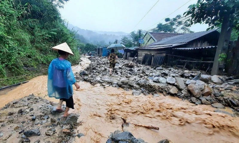 Bắc Bộ, Bắc Trung Bộ mưa dông, cảnh báo lốc sét, gió giật mạnh