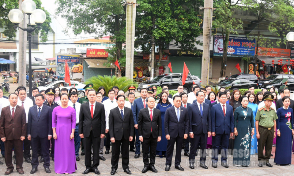 Đoàn đại biểu của tỉnh dâng hương, viếng nghĩa trang liệt sĩ nhân kỷ niệm 70 năm Chiến thắng Điện Biên Phủ