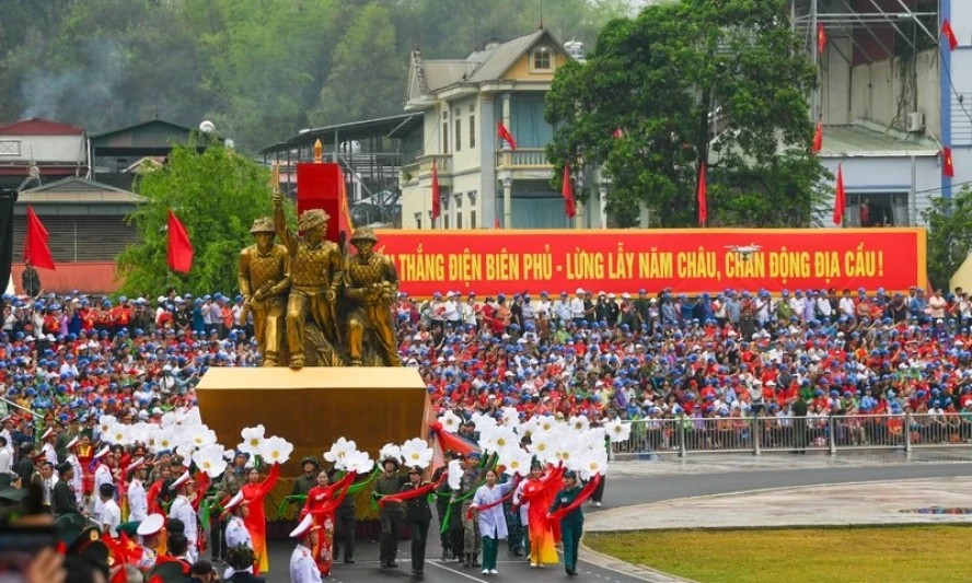 Diễu binh, diễu hành kỷ niệm trọng thể 70 năm Chiến thắng lịch sử Điện Biên Phủ