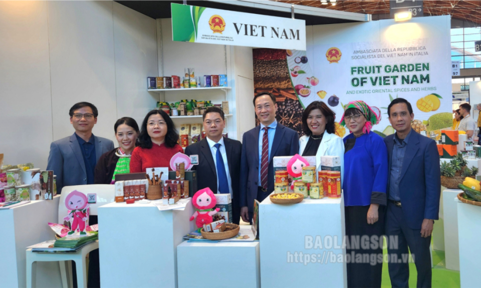 Đoàn đại biểu tỉnh Lạng Sơn tham dự Hội chợ nông sản quốc tế Marfrut 2024 tại Italia
