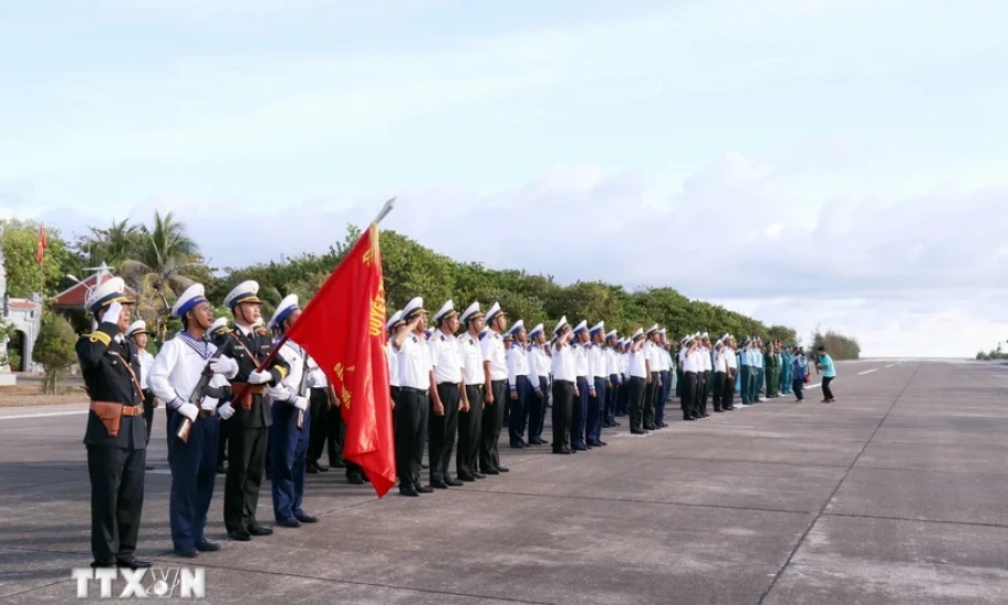 Chai nước biển từ Trường Sa và chuyến hải trình của cuộc đời