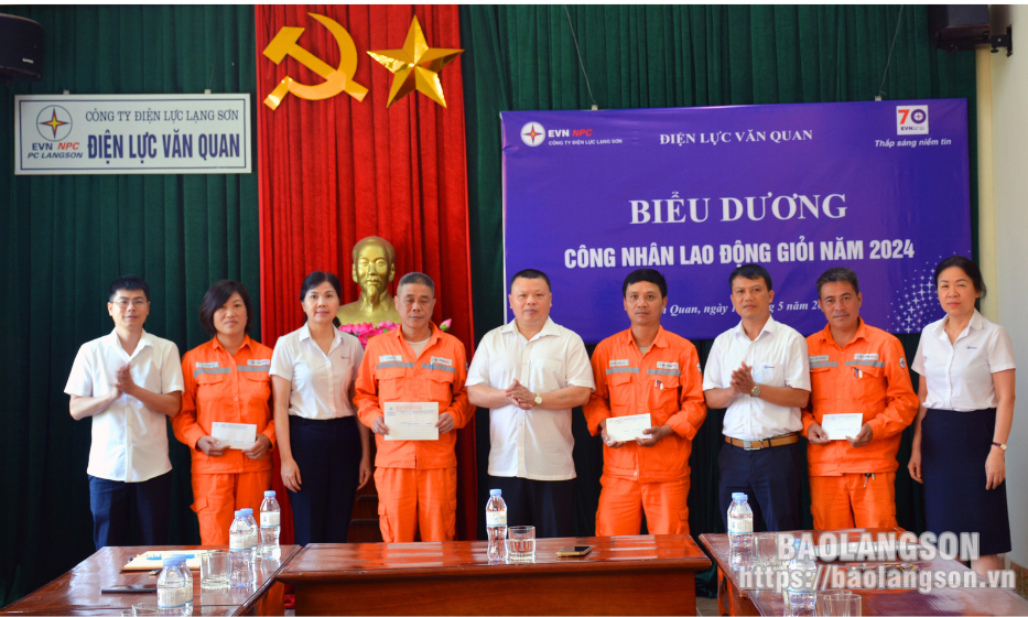 Công đoàn Công ty Điện lực Lạng Sơn thăm và tặng quà công nhân lao động nhân Tháng Công nhân năm 2024