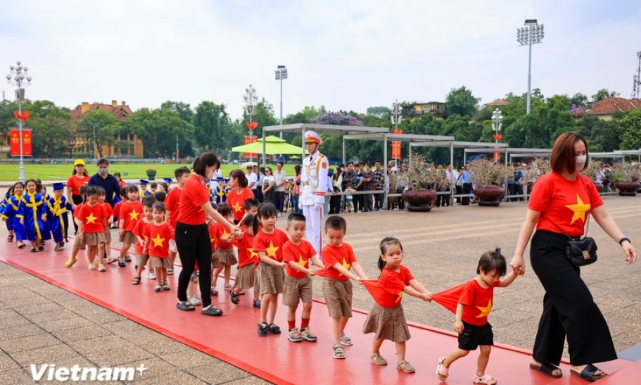 Tháng Năm, mỗi người con đất Việt lại hướng về Lăng Bác - trái tim của cả nước