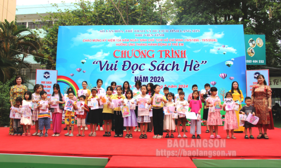 Gần 500 học sinh tham gia chương trình "Vui đọc sách hè" tại Thư viện tỉnh