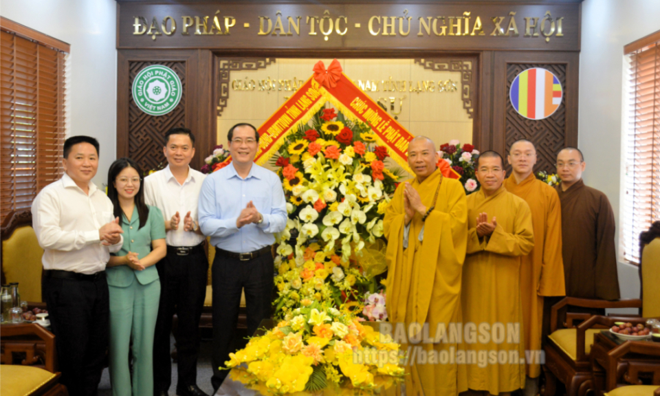 Đoàn công tác của tỉnh thăm hỏi, chúc mừng Ban Trị sự Giáo hội Phật giáo Việt Nam tỉnh nhân dịp lễ Phật