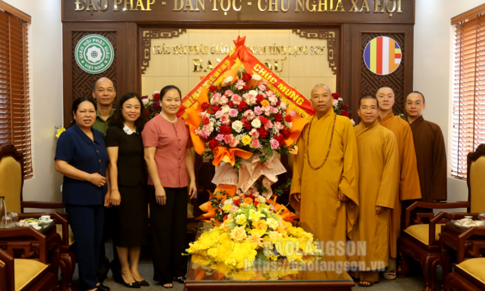 công tác của thành phố Lạng Sơn thăm, chúc mừng Ban Trị sự Giáo hội Phật giáo tỉnh nhân dịp Lễ Phật đản