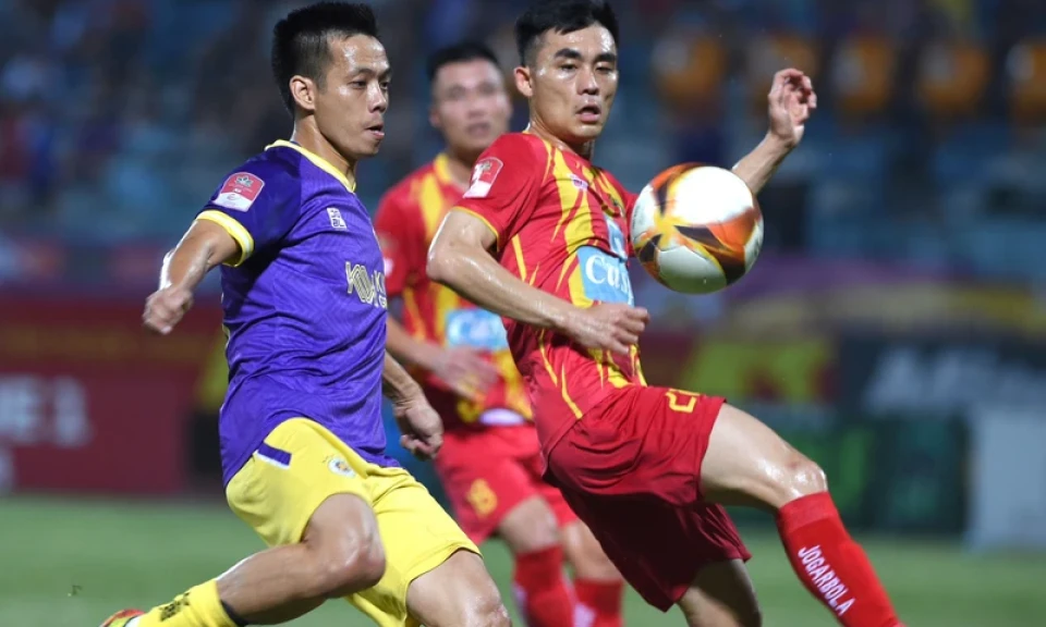 Văn Quyết tỏa sáng, Hà Nội thắng 2-1 Thanh Hóa