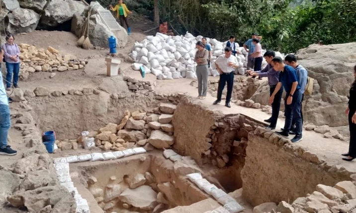 考古学家在太原省天造石屋顶洞穴遗址中发现许多具有科学价值的文物