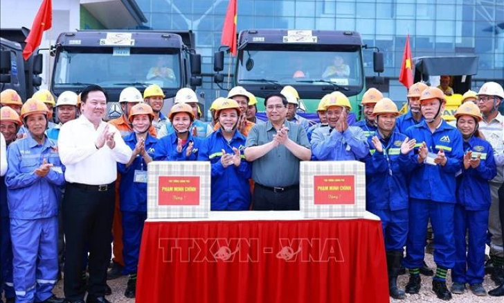 越南政府总理范明政出席内排国际机场T2航站楼扩建项目开工仪式