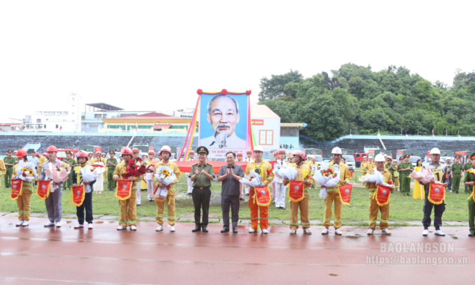 nghiệp vụ chữa cháy và cứu nạn, cứu hộ “Tổ liên gia an toàn phòng cháy, chữa cháy” cấp tỉnh: Đội thi của huyện