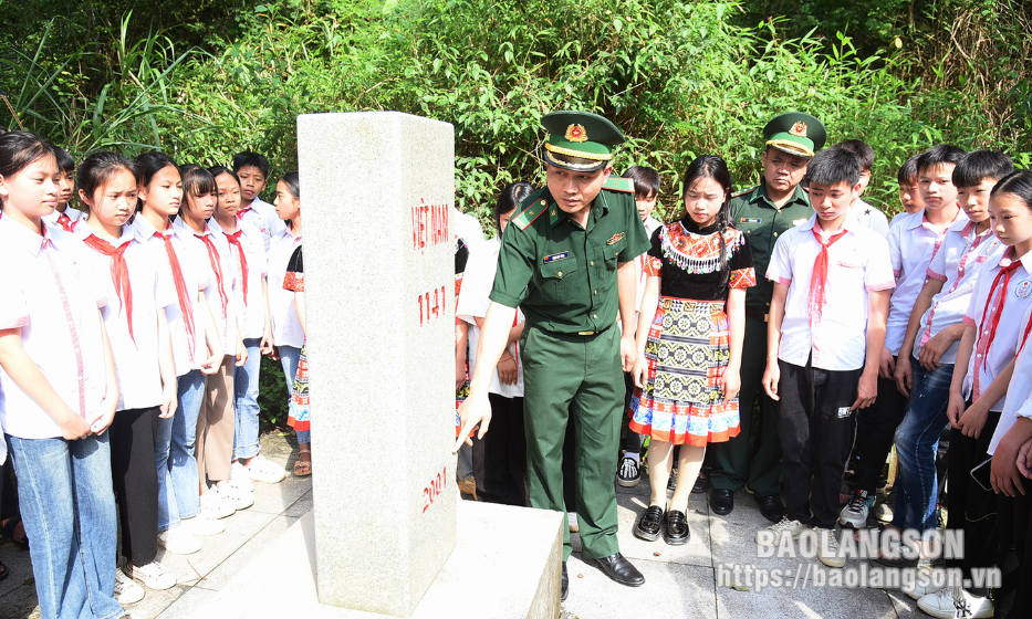 “Tiết học biên cương" góp phần bồi đắp tình yêu Tổ quốc