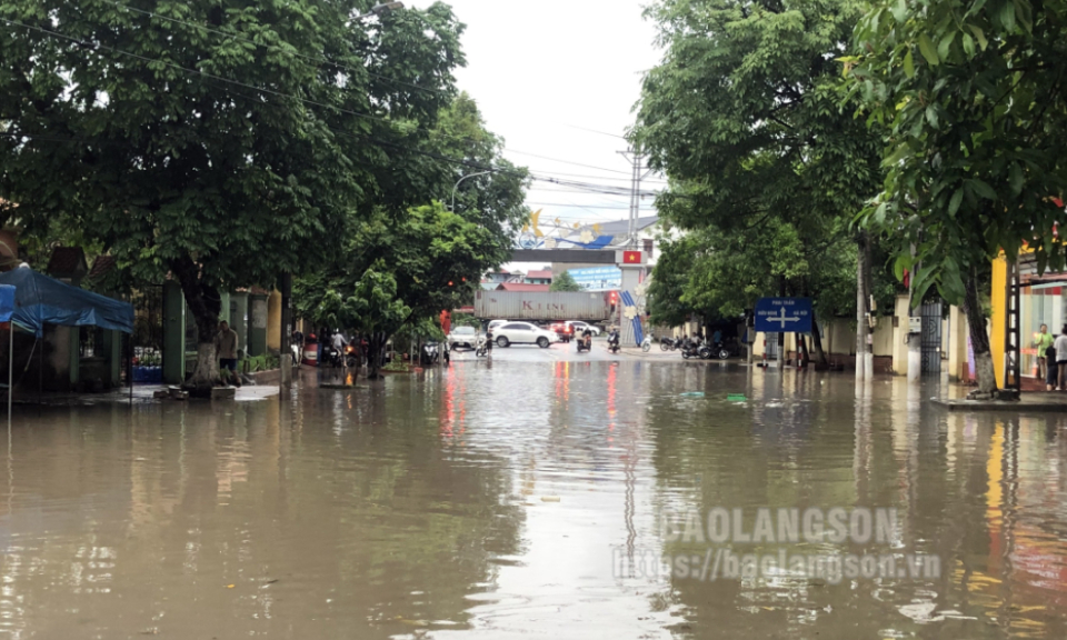 Thành phố Lạng Sơn: Mưa lớn gây ngập úng cục bộ một số tuyến đường