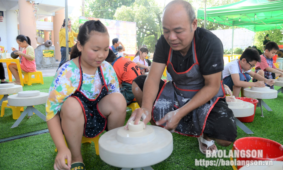 Bảo tàng tỉnh tổ chức chương trình trải nghiệm làng nghề Gốm Việt tại Lạng Sơn