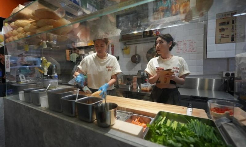 Tiệm bánh mì Việt gây sốt ở Hong Kong