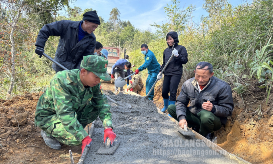 Người cao tuổi góp sức bảo vệ biên cương