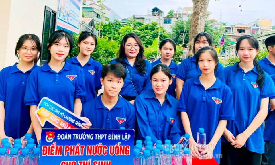 Hơn 500 thanh niên tình nguyện hỗ trợ thí sinh tham gia kỳ thi tuyển sinh vào lớp 10