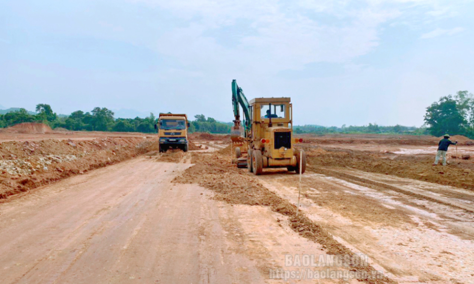 “Vượt nắng, thắng mưa" thực hiện dự án Khu đô thị mới Hữu Lũng