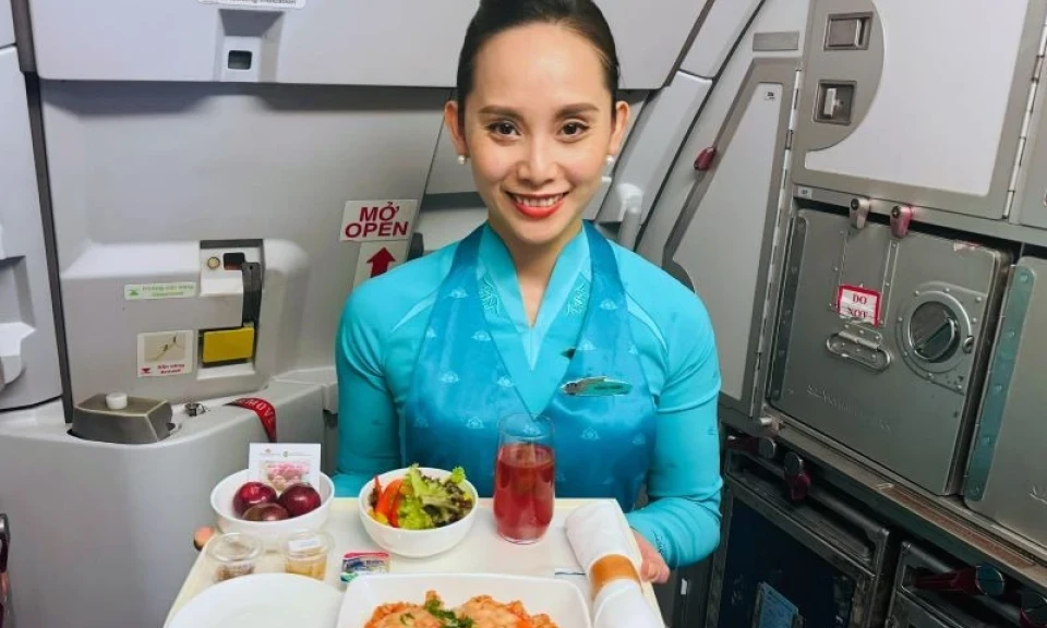 Vietnam Airlines đưa đặc sản mận hậu Sơn La lên các chuyến bay