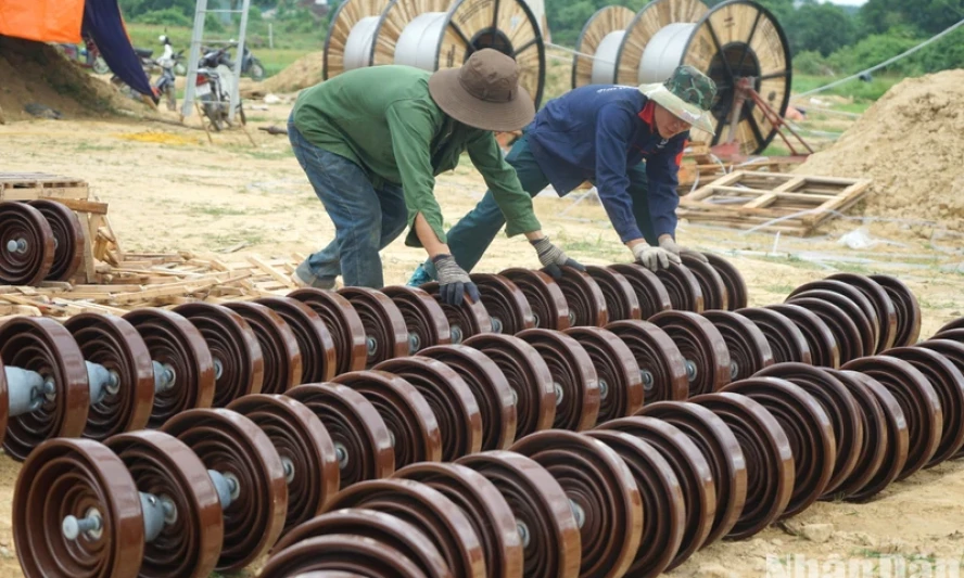 Thủ tướng Chính phủ biểu dương các đơn vị, địa phương tích cực thi công Đường dây 500kV mạch 3 Quảng