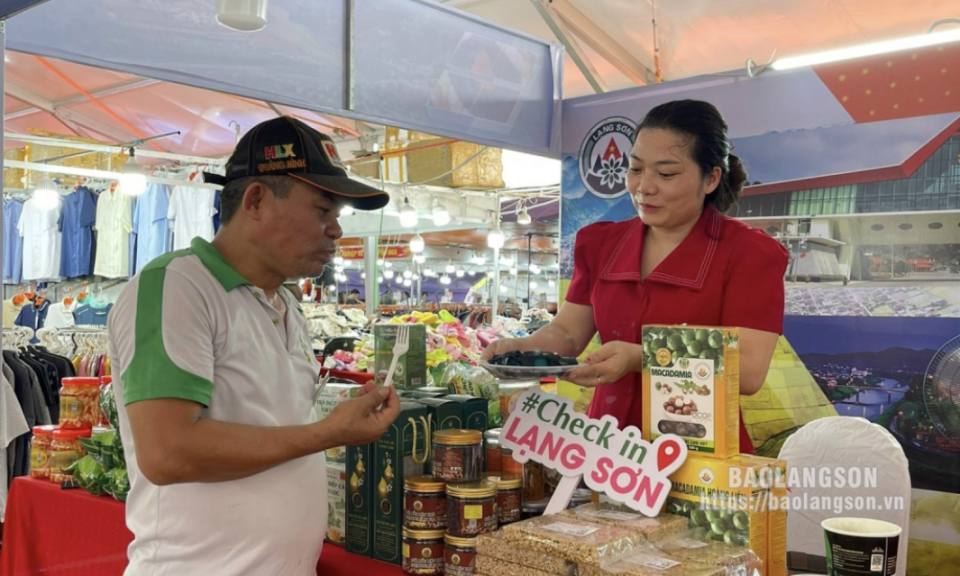 Lạng Sơn có 2 gian hàng giới thiệu sản phẩm tại Hội chợ Công Thương khu vực Bắc Trung Bộ – Quảng Bình