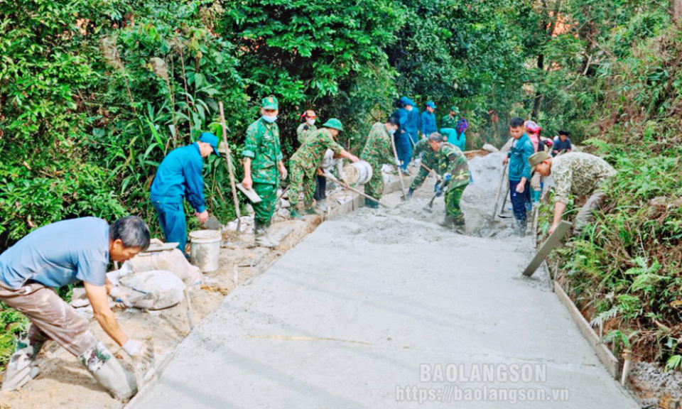 Lực lượng vũ trang huyện Cao Lộc chung sức xây dựng nông thôn mới