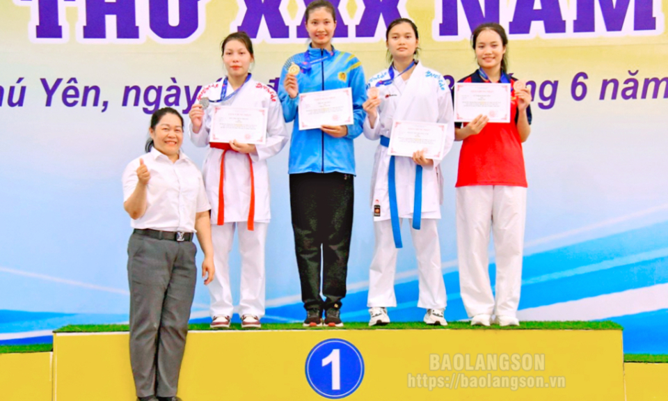 Các vận động viên Lạng Sơn đoạt 3 huy chương tại Giải vô địch trẻ Karate quốc gia năm 2024