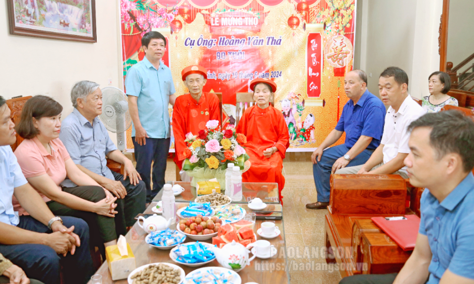 Đoàn công tác của tỉnh chúc thọ, mừng thọ các cụ 90 tuổi tại huyện Cao Lộc, Lộc Bình và thành phố Lạng Sơn