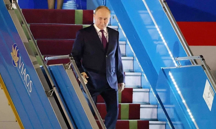 Tổng thống Vladimir Putin bắt đầu chuyến thăm cấp Nhà nước tới Việt Nam