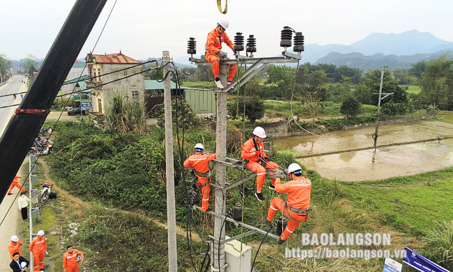 Đảm bảo vận hành lưới điện ổn định mùa mưa bão