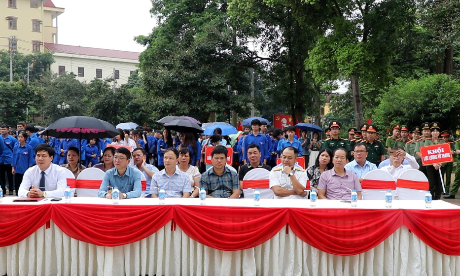 Cao Lộc: Hơn 500 người dự mít tinh hưởng ứng “Ngày quốc tế phòng, chống ma túy” và “Ngày toàn dân phòng