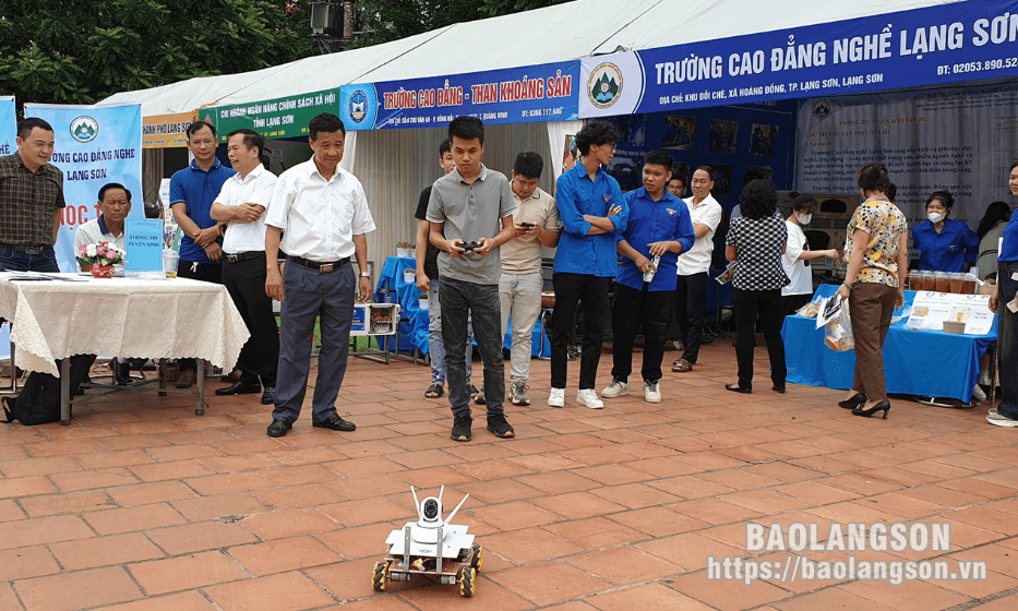 Trường Cao đẳng nghề Lạng Sơn: Sôi nổi phong trào sáng tạo khoa học kỹ thuật trong học sinh, sinh viên