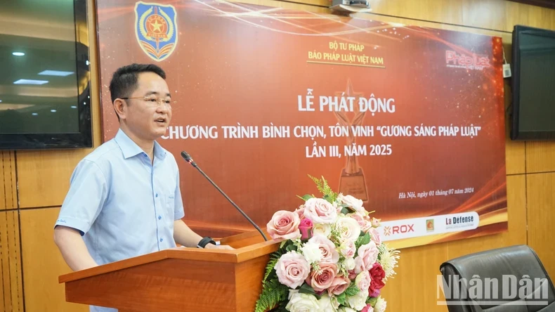 TS Vũ Hoài Nam, Tổng Biên tập Báo Pháp luật Việt Nam, Trưởng Ban Tổ chức chương trình phát biểu. (Ảnh: TRUNG HƯNG)