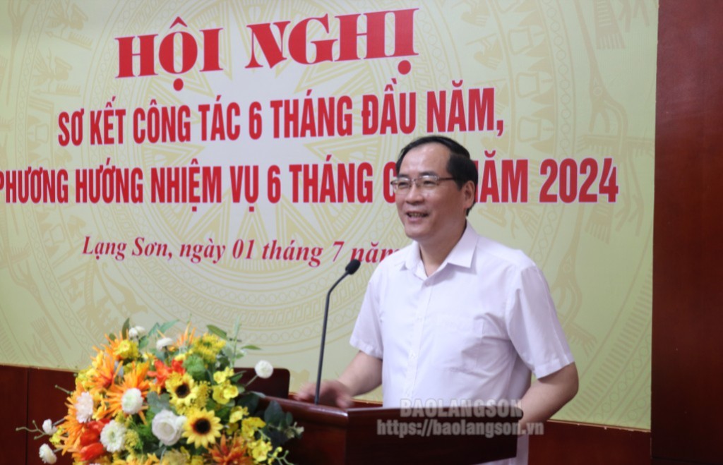 Đồng chí Dương Xuân Huyên, Ủy viên Ban Thường vụ Tỉnh ủy, Phó Chủ tịch Thường trực UBND tỉnh phát biểu tại hội nghị