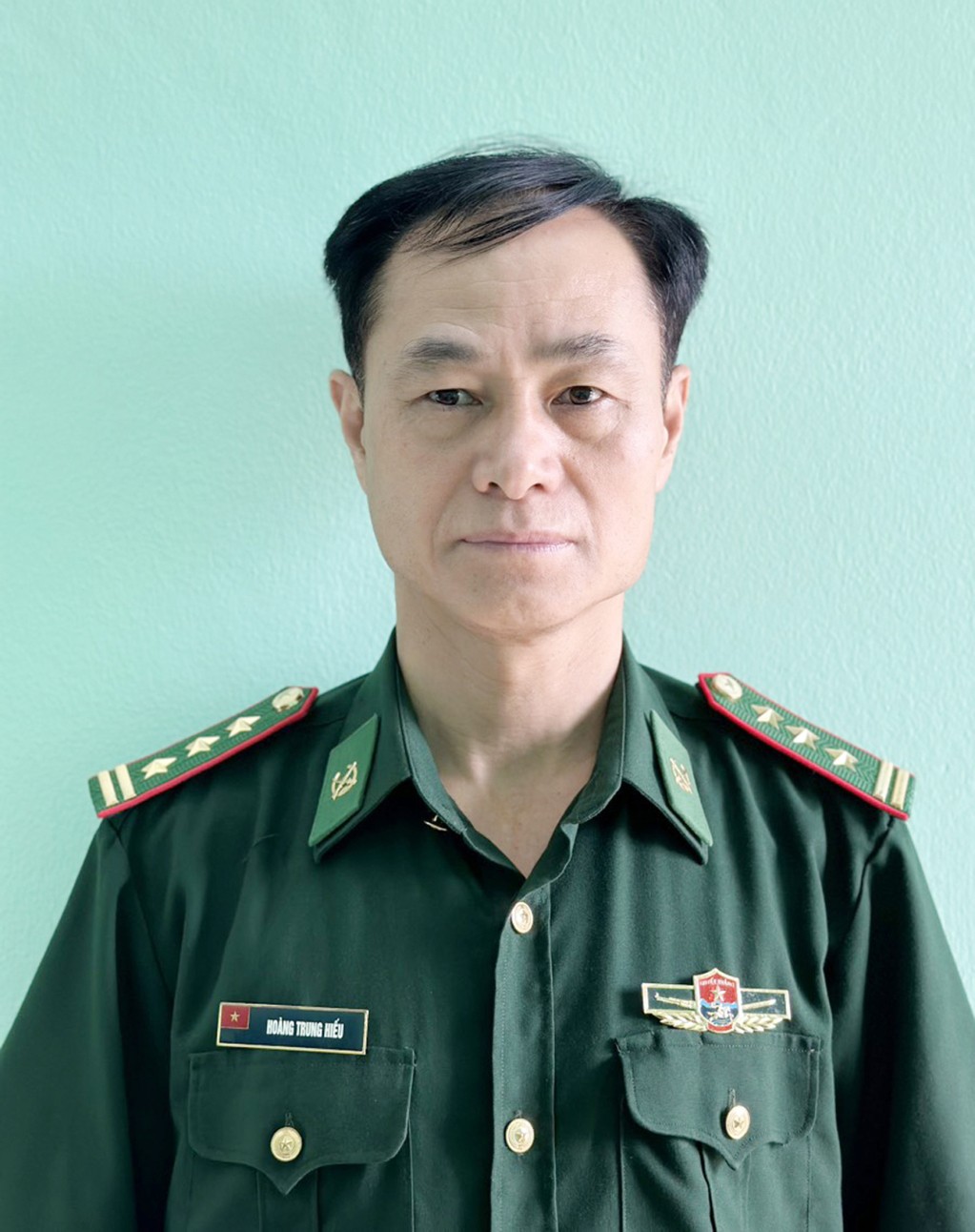 Thượng tá Hoàng Trung Hiếu