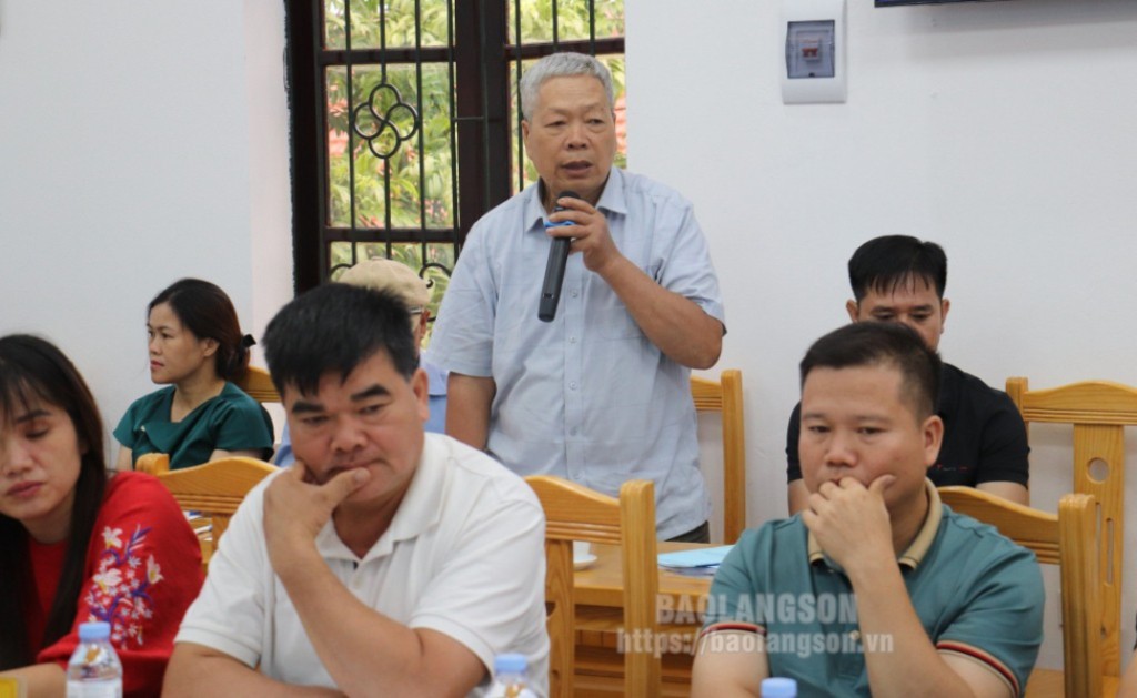 Đại diện hộ kinh doanh tại huyện Văn Quan phát biểu ý kiến tại hội nghị