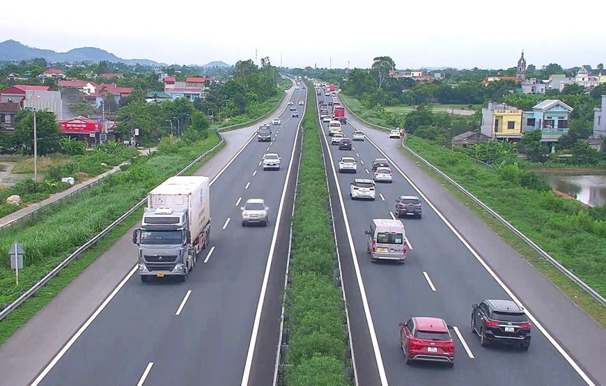  Phương tiện lưu thông trên cao tốc Cầu Giẽ - Ninh Bình.