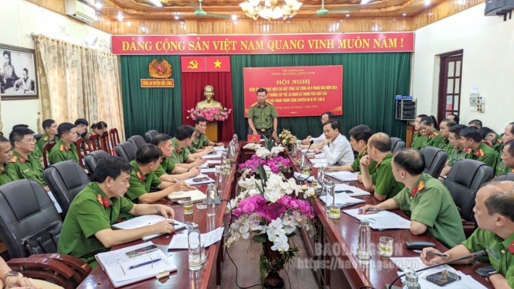 Đồng chí Vũ Như Hà, Bí thư Đảng ủy, Giám đốc Công an tỉnh phát biểu tại buổi làm việc