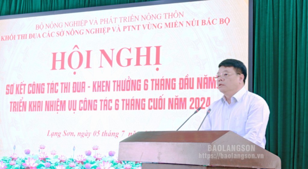 Đồng chí Phó Giám đốc Sở NN&PTNT tỉnh Lạng Sơn phát biểu tại hội nghị